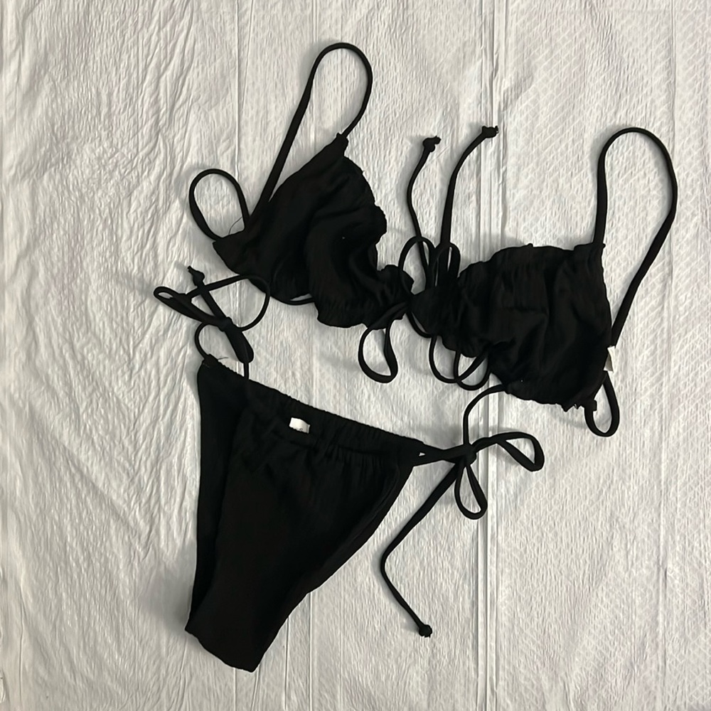 Size small black bikini perfect for summer